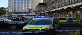 Londra, allarme alla stazione Charing Cross. Uomo sui binari : Ho una bomba addosso