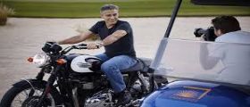 George Clooney trasportato al pronto soccorso di Olbia : Incidente con la moto