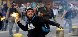 Venezuela : Nuovi scontri di piazza, la polizia ha risposto con i lacrimogeni
