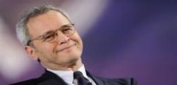 Enrico Mentana interrompe la maratona... ecco il momento toccante per Lamberto Sposini