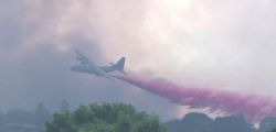 Le immagini dei C-130 in azione in California : almeno 8 morti