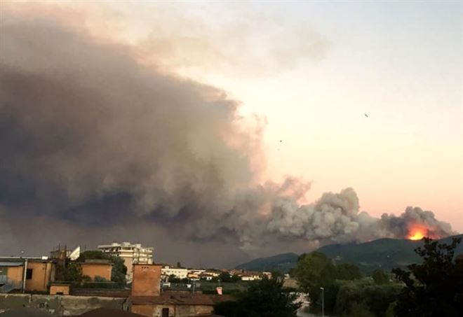 Incendio Pisa, 700 sfollati tra Calci e Vicopisano/ Ultime notizie Monte Serra: rogo doloso, frazioni evacuate