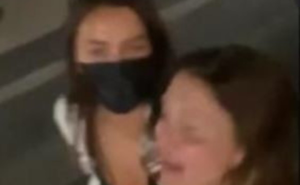 Irina Shayk in piazza per festeggiare Euro 2020... nessuno la riconosce!