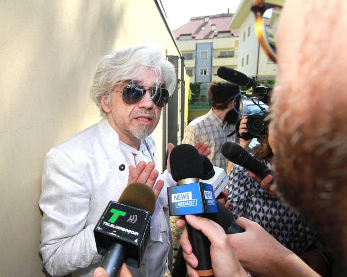 Da oggi vivrò su una panchina! Morgan è stato sfrattato