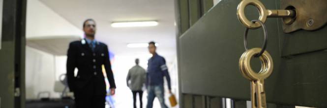 Strangolò e diede fuoco alla moglie : dopo sei anni esce dal carcere