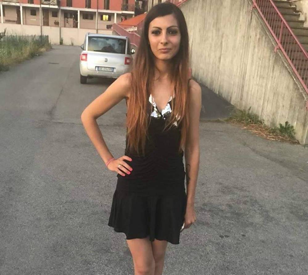 Giulia Lazzari uccisa dal marito. La gelosia su WhatsApp: “Non truccarti, fatti brutta”