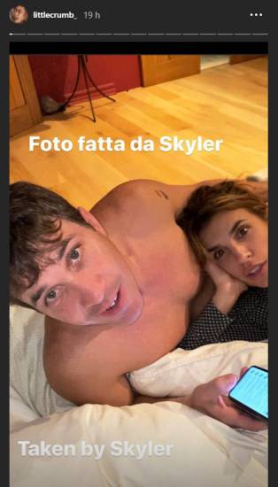 Elisabetta Canalis e il marito beccati a letto dalla figlia