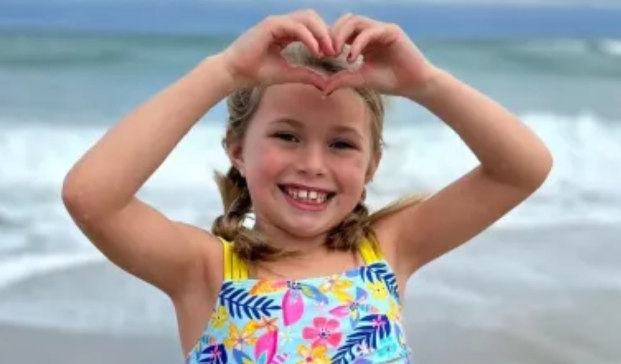 Florida: Bambina di 7 Anni muore travolta dalla sabbia mentre gioca in spiaggia