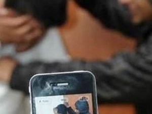 Il video finisce su Facebook! Disabile deriso e filmato a scuola dai compagni