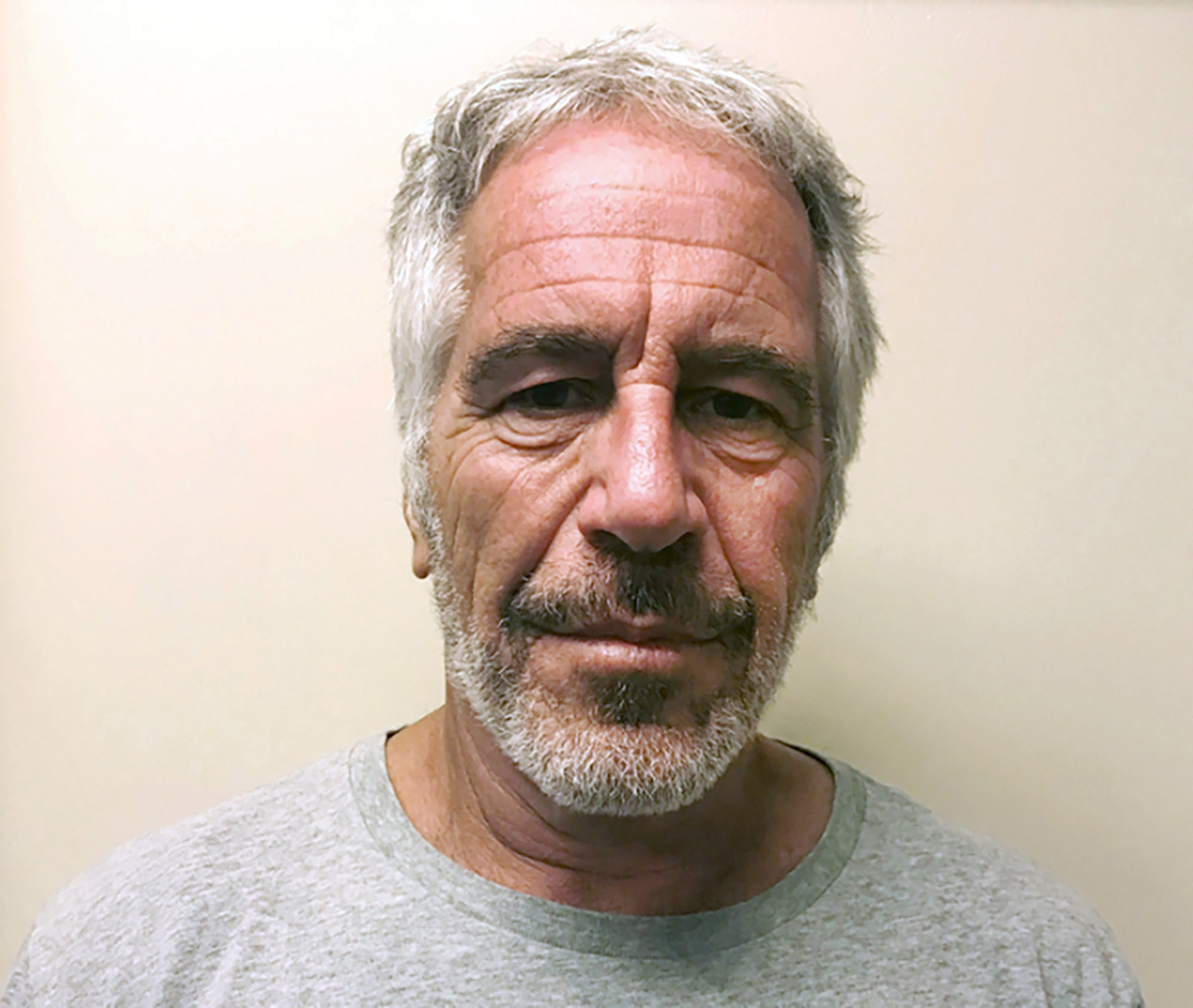 Jeffrey Epstein : Ghislaine Maxwell partecipava agli abusi Jeffrey Epstein : Ghislaine Maxwell partecipava agli abusi