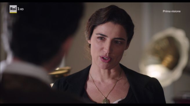 La Vita Promessa, terza puntata: Carmela cerca Ferri