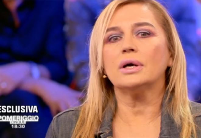 Lory Del Santo: Mio figlio Loren si è suicidato/ Piroso: Non è andata ai funerali per non perdere GF Vip