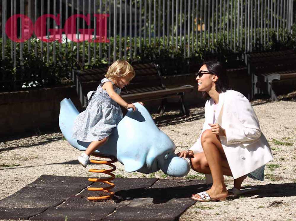 Caterina Balivo e la figlia Cora. Che splendore! Il quadretto familiare è dolcissimo