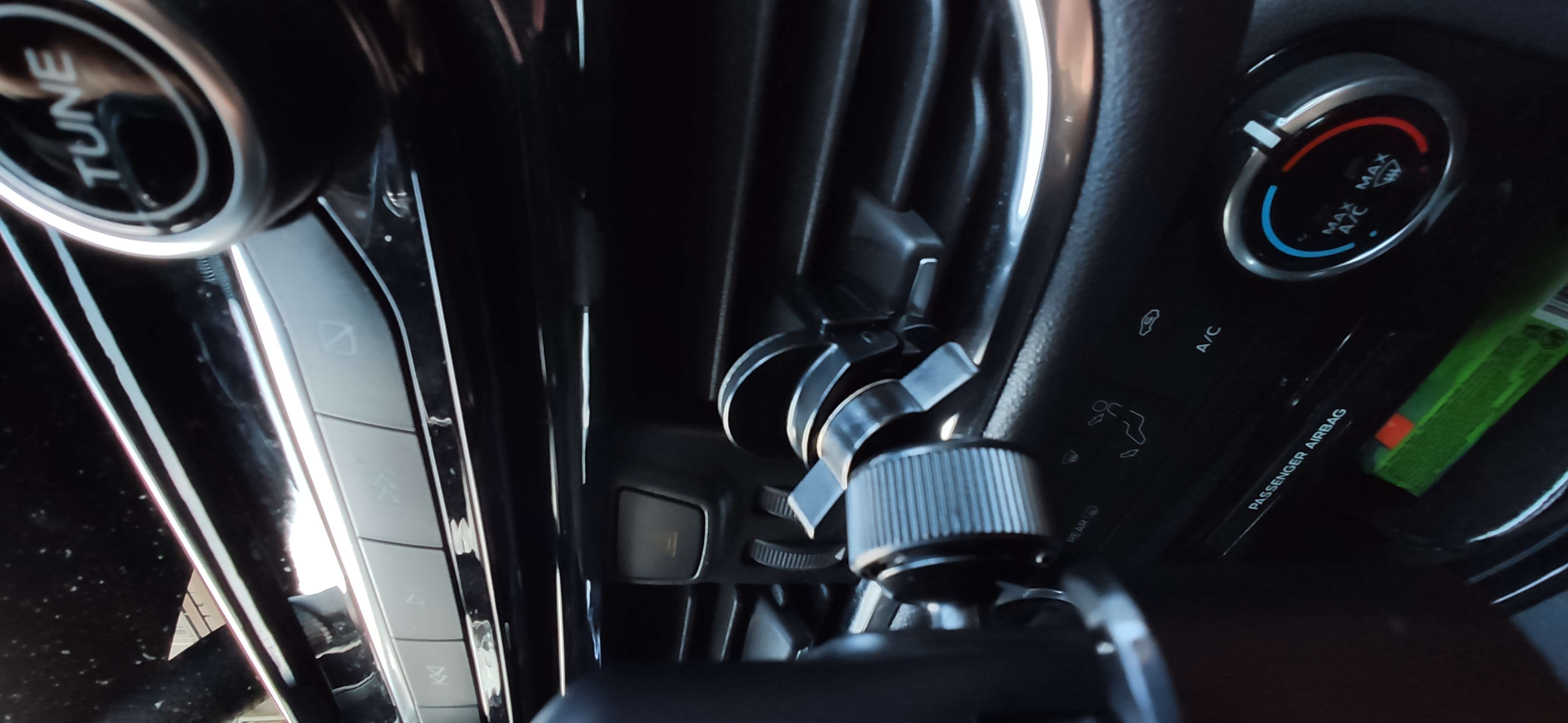 Celly - supporti per auto universali - Recensione