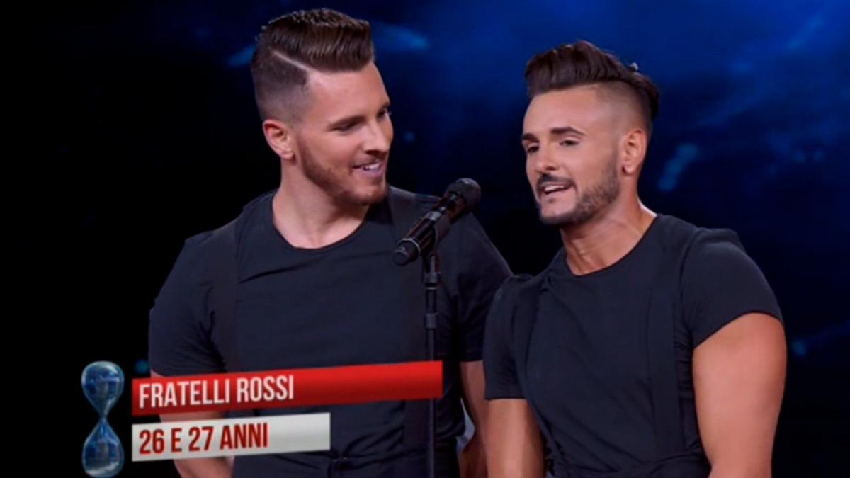 “Oddio!”. Tu sì que vales, terribile incidente per i due giovani artisti: paura in studio. Le immagini